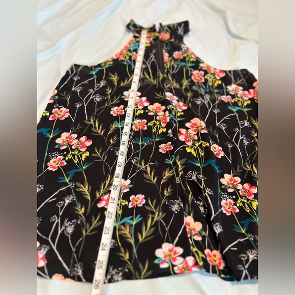 Express Womens Size: M Black/ Pink Floral Halter Top Sleeveless Keyhole Blouse. - Picture 5 of 12